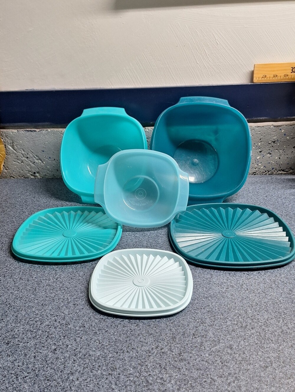 Tupperware Servalier or Heritage Square Bowl Set of 3, #840-2, 838-4, 858-2